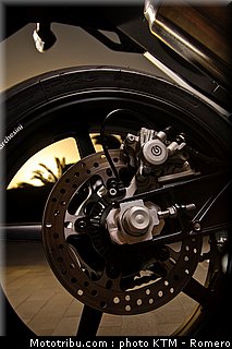 690_duke_0101_ktm_2012.jpg