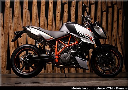 990_super_duke_005_ktm_2012.jpg