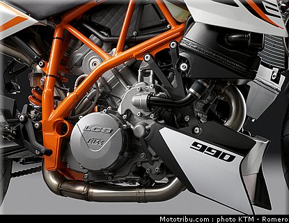 990_super_duke_008_ktm_2012.jpg