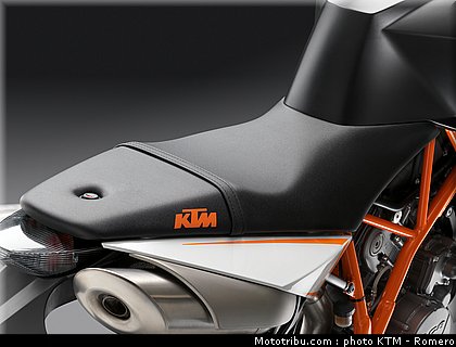 990_super_duke_009_ktm_2012.jpg