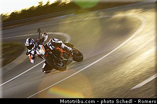 ktm_2013_390_duke_0001.jpg