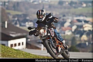 ktm_2013_390_duke_0016.jpg