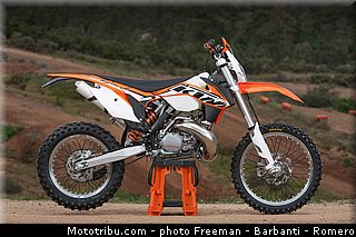 300_exc_001_ktm_2014_off_road.jpg