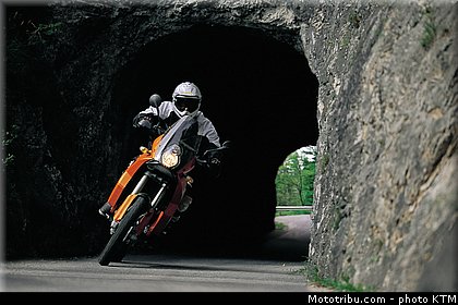 ktm_2003_950_adventure_004.jpg
