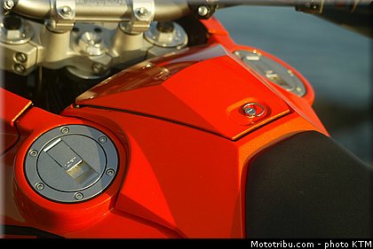 ktm_2003_950_adventure_071.jpg