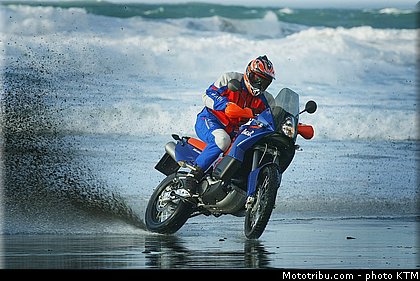 ktm_2006_990_adventure_001.jpg