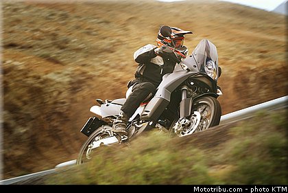 ktm_2006_990_adventure_028.jpg