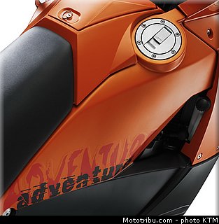 ktm_2006_990_adventure_057.jpg