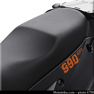 ktm_2006_990_adventure_058.jpg