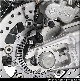 ktm_2006_990_adventure_060.jpg