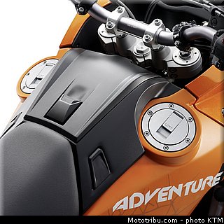 ktm_2011_990_adventure_009.jpg