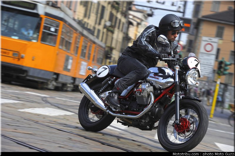 moto_guzzi_v7_racer_2011_020