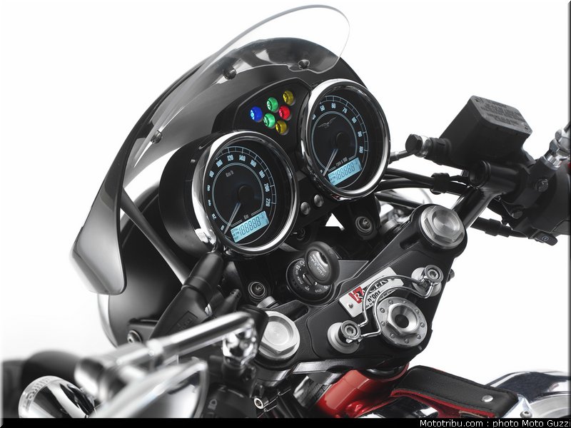 moto_guzzi_v7_racer_2011_036