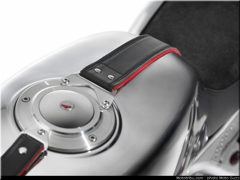 moto_guzzi_v7_racer_2011_037