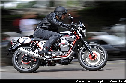moto_guzzi_v7_racer_2011_006.jpg