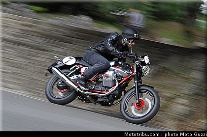 moto_guzzi_v7_racer_2011_007.jpg