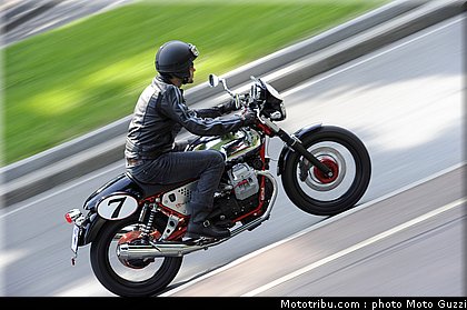 moto_guzzi_v7_racer_2011_009.jpg