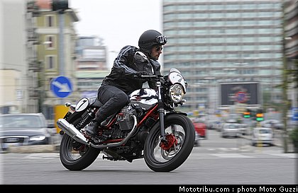moto_guzzi_v7_racer_2011_011.jpg
