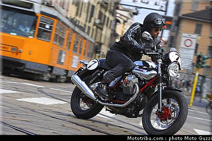 moto_guzzi_v7_racer_2011_020.jpg