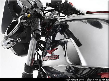 moto_guzzi_v7_racer_2011_031.jpg