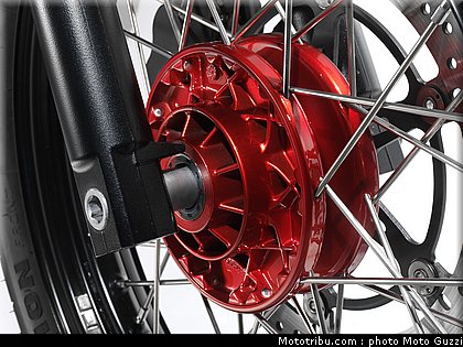 moto_guzzi_v7_racer_2011_033.jpg