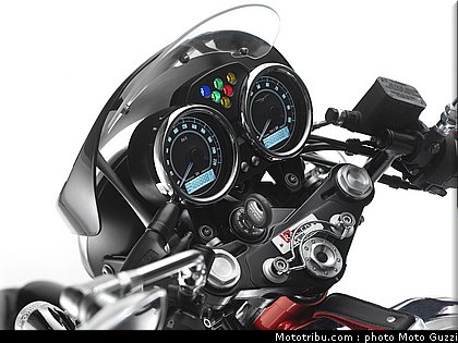 moto_guzzi_v7_racer_2011_036.jpg