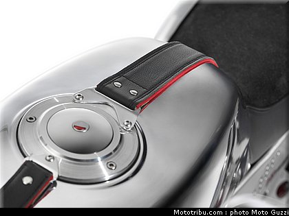 moto_guzzi_v7_racer_2011_037.jpg