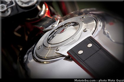 moto_guzzi_v7_racer_2011_039.jpg