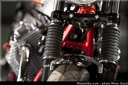 moto_guzzi_v7_racer_2011_040.jpg
