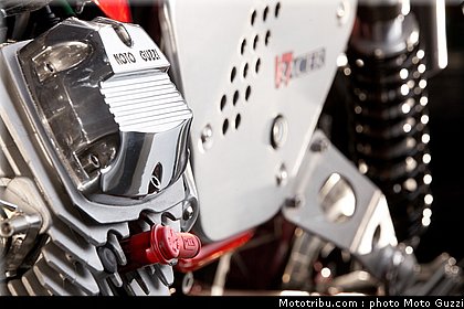 moto_guzzi_v7_racer_2011_044.jpg
