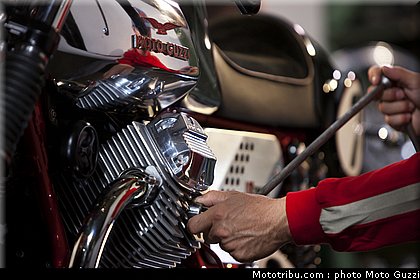 moto_guzzi_v7_racer_2011_045.jpg