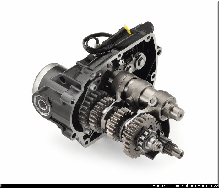 v7_022_moto_guzzi_2012