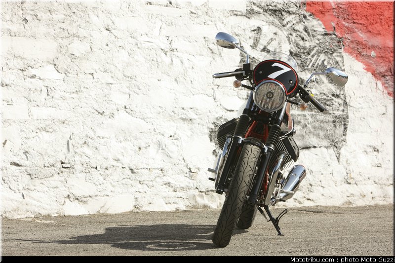 v7_racer_006_moto_guzzi_2012