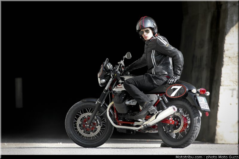 v7_racer_017_moto_guzzi_2012
