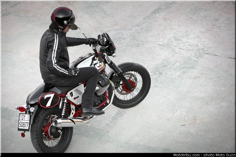 v7_racer_020_moto_guzzi_2012