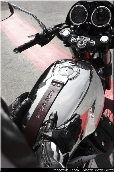 v7_racer_036_moto_guzzi_2012