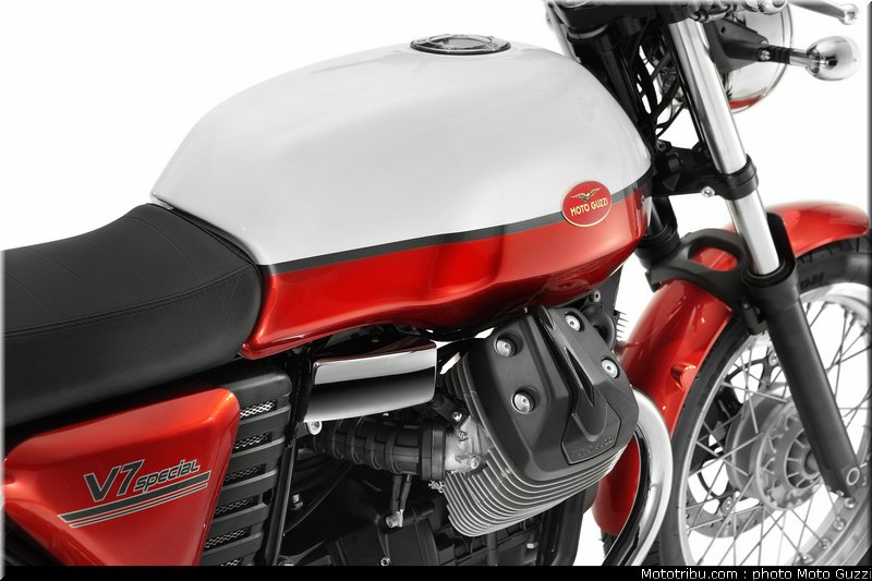 v7_special_037_moto_guzzi_2012