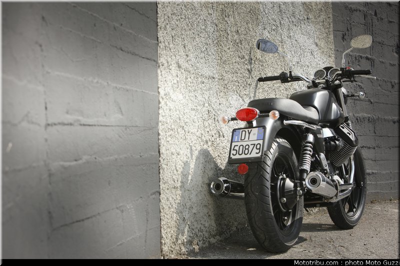 v7_stone_022_moto_guzzi_2012