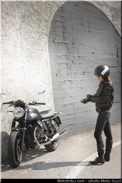 v7_stone_046_moto_guzzi_2012
