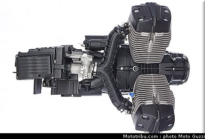 v7_016_moto_guzzi_2012.jpg