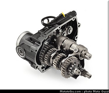 v7_022_moto_guzzi_2012.jpg
