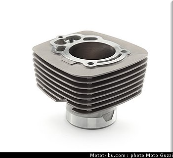 v7_025_moto_guzzi_2012.jpg
