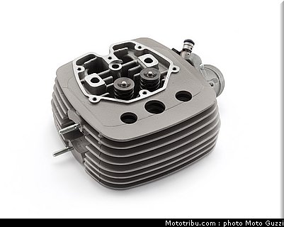 v7_026_moto_guzzi_2012.jpg