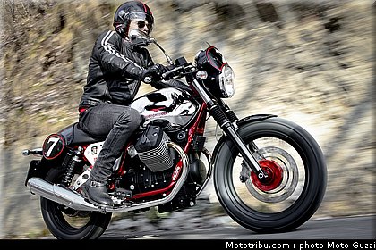 v7_racer_002_moto_guzzi_2012.jpg