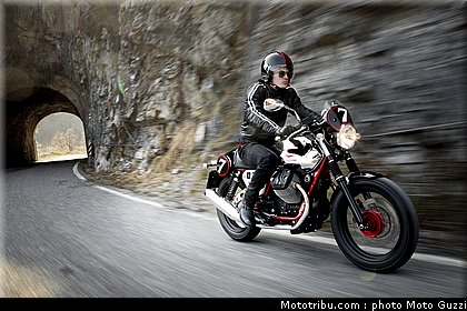 v7_racer_003_moto_guzzi_2012.jpg