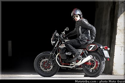 v7_racer_017_moto_guzzi_2012.jpg