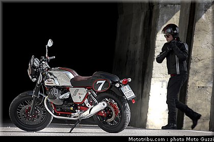 v7_racer_018_moto_guzzi_2012.jpg