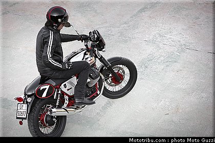 v7_racer_020_moto_guzzi_2012.jpg