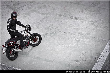v7_racer_021_moto_guzzi_2012.jpg