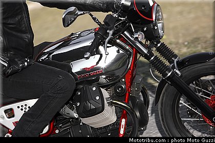 v7_racer_022_moto_guzzi_2012.jpg